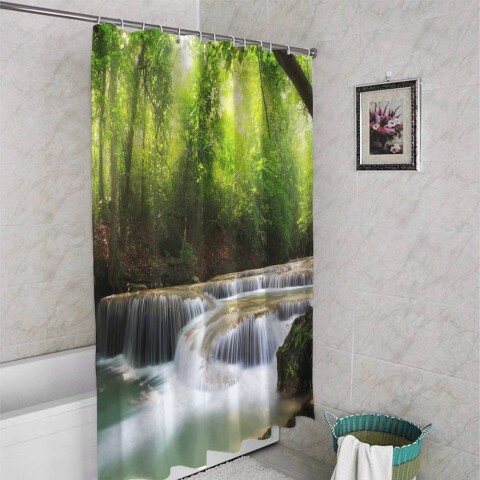 картинка Штора для ванной «Водопад в солнечном лесу» | интернет-магазин фотообоев ARTDECO