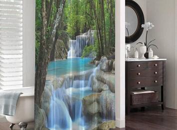 Занавеска для ванной «Водопад в зеленом лесу»