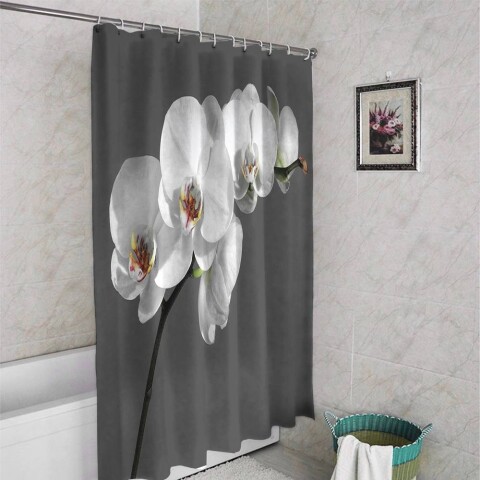 картинка 3D штора в ванную «Белая орхидея на сером фоне» | интернет-магазин фотообоев ARTDECO