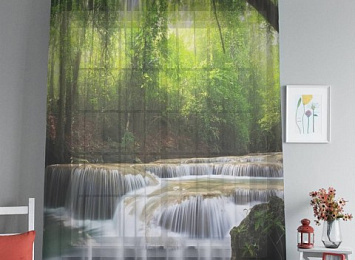 Фототюль с печатью изображения "Водопад в солнечном лесу"